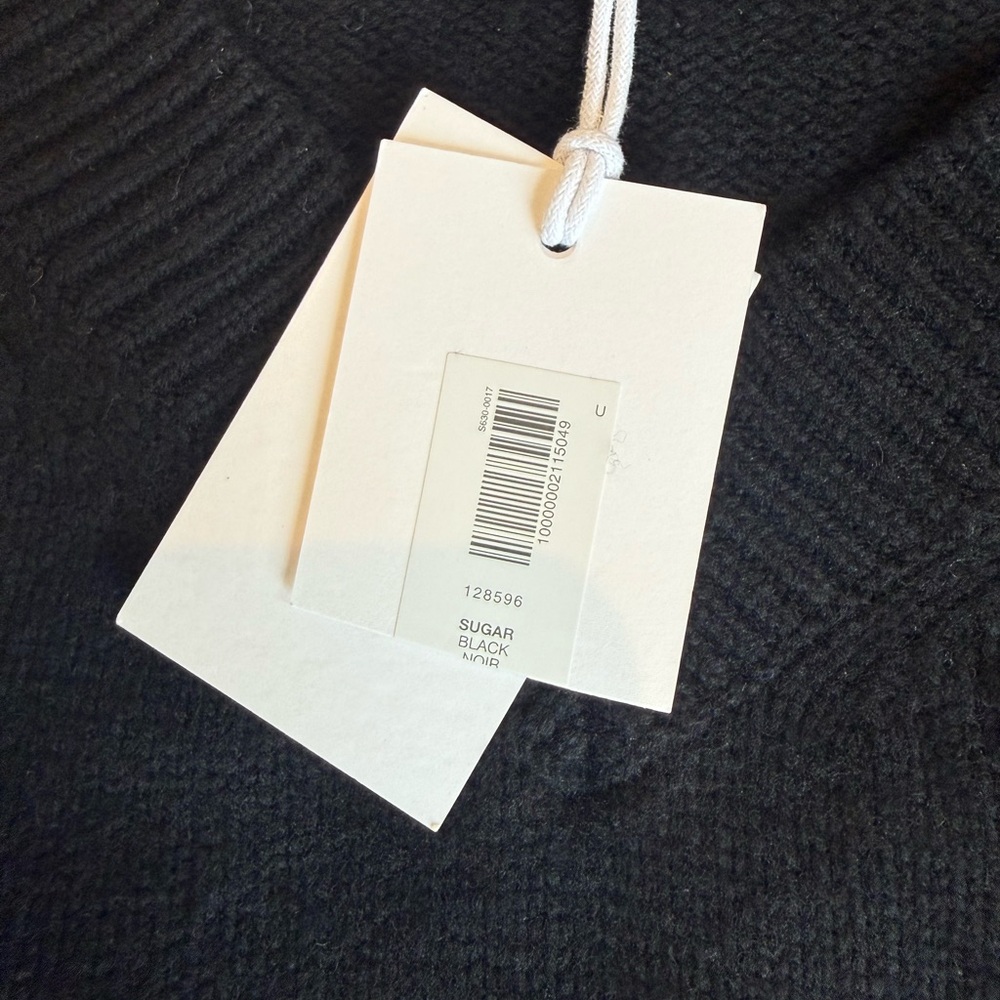 Aritzia Black V-Neck Cropped Sweater - Picture 5 of 6
